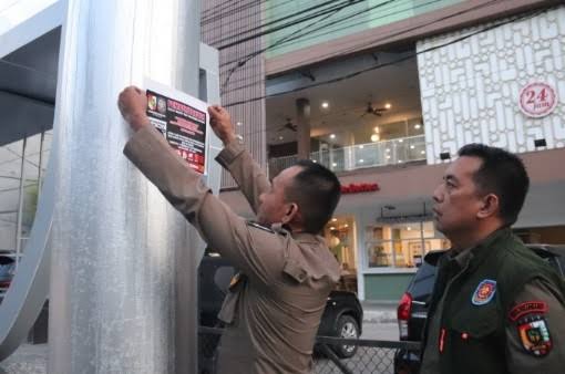 Pemko Pekanbaru peringatkan pemilik reklame agar perbarui izin (foto/int)